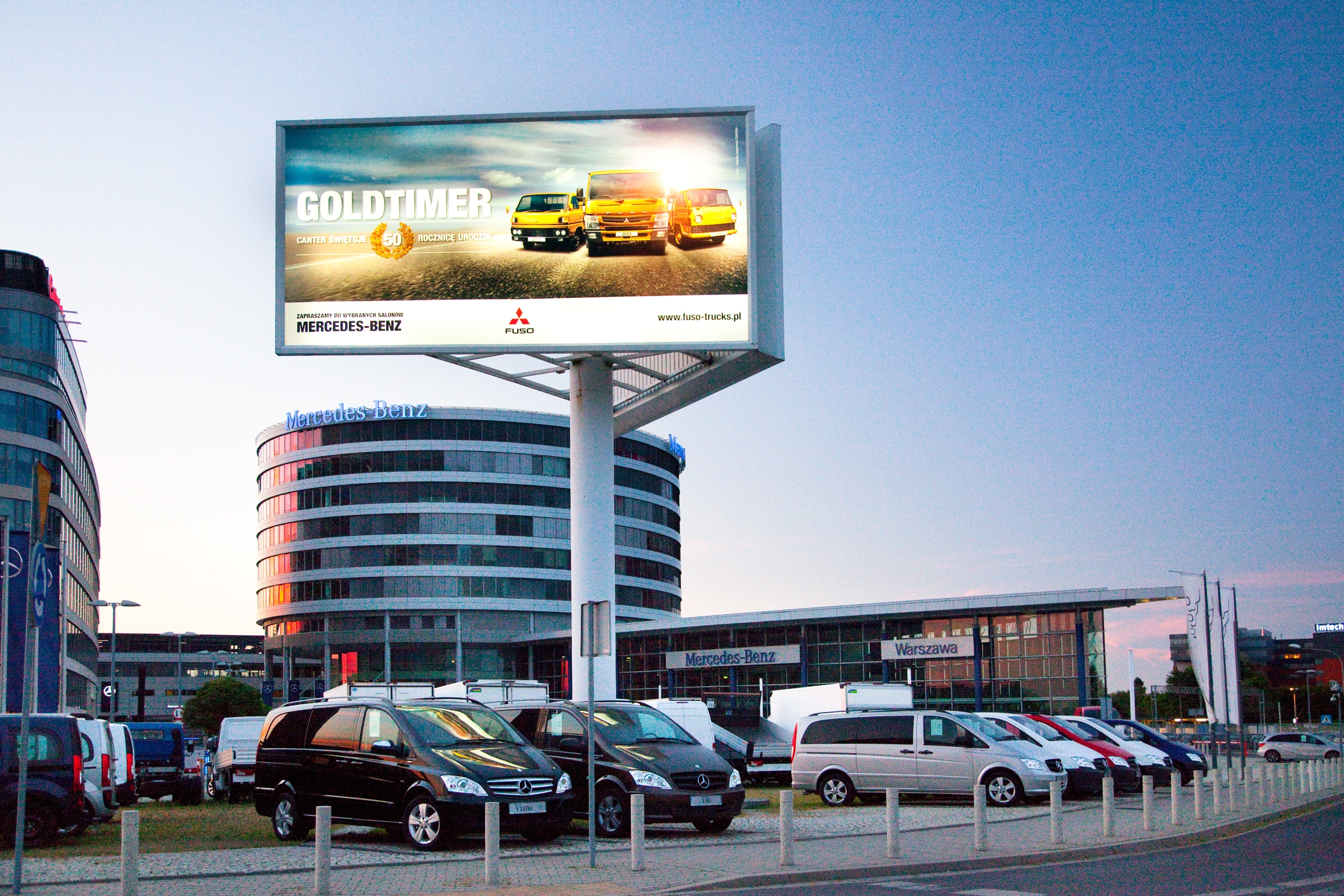 MercedesBenz ul. Gottlieba Daimlera 1, Włochy, Warszawa